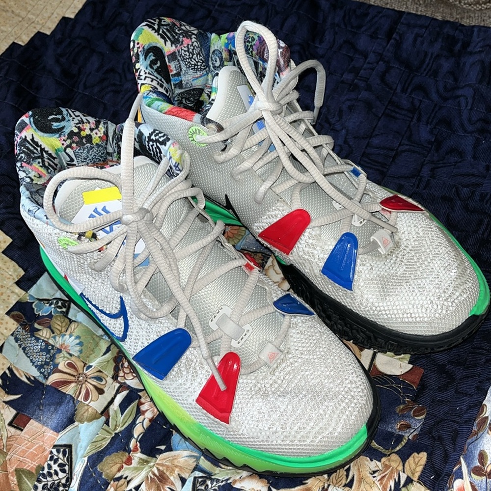 Nike Kyrie 7 Visions DC9122-001 size 7 US